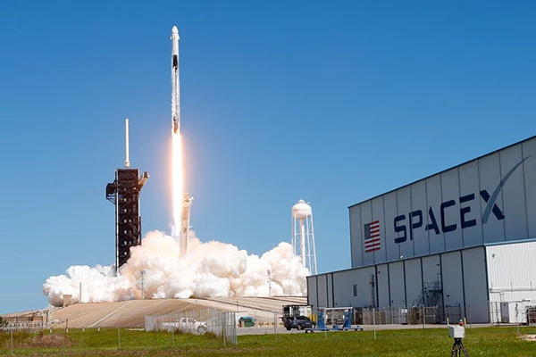 拟建太阳能AI数据中心，SpaceX申请部署100万颗卫星